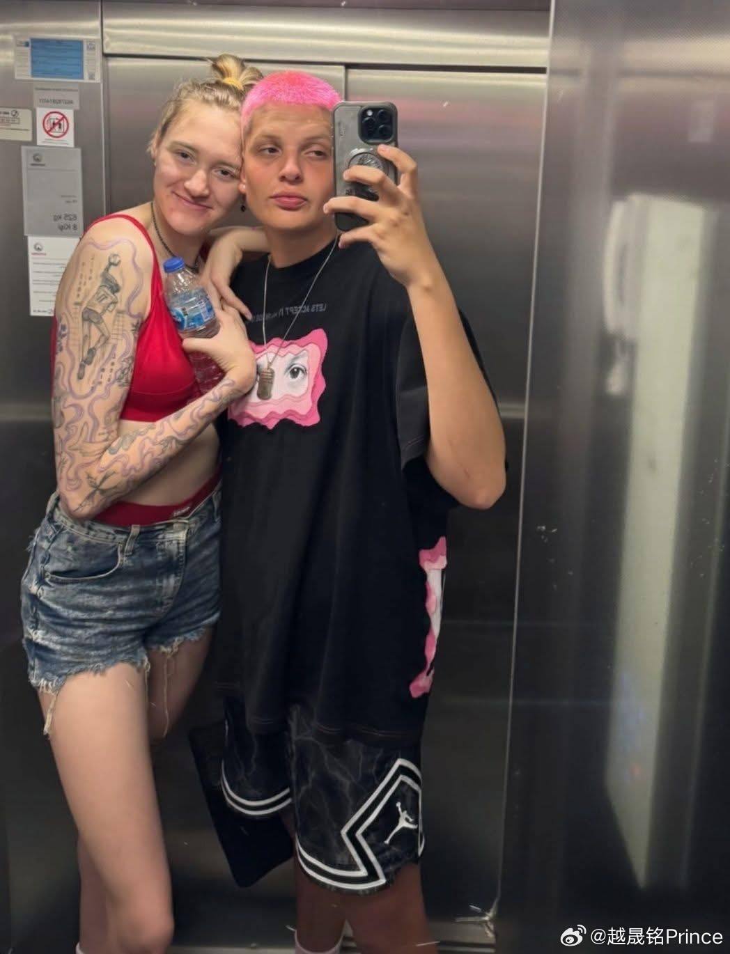 🇹🇷卡拉库尔特和他的女友🇷🇺布罗夫金娜在戏剧性事件后重归于好。她们曾在火