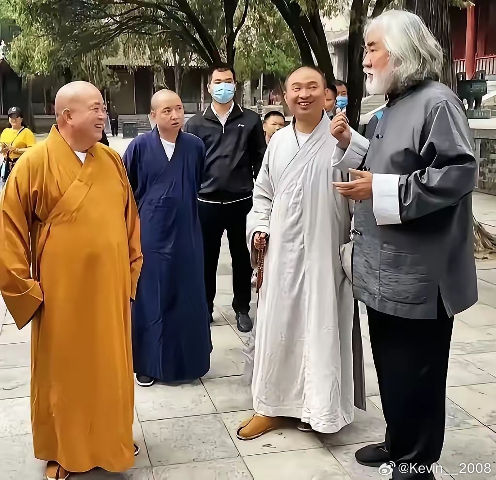 张纪中曾经拜访释永信，大家觉得他们两人在讨论什么问题？ ​​​