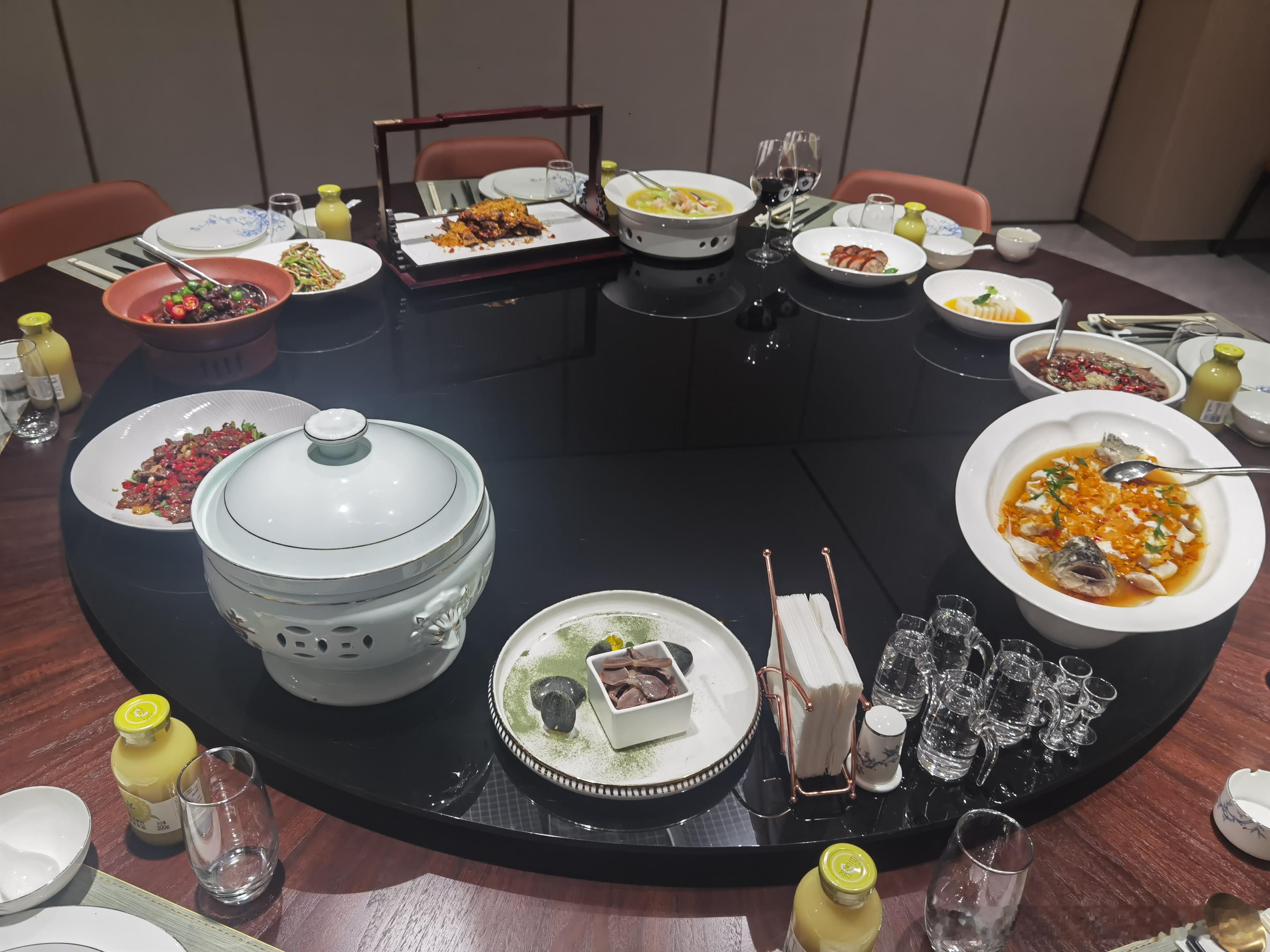 昨晚同时庆祝两个朋友生日。图2带回检测，不喝。掼蛋好像比液相检测更难一些[允悲]