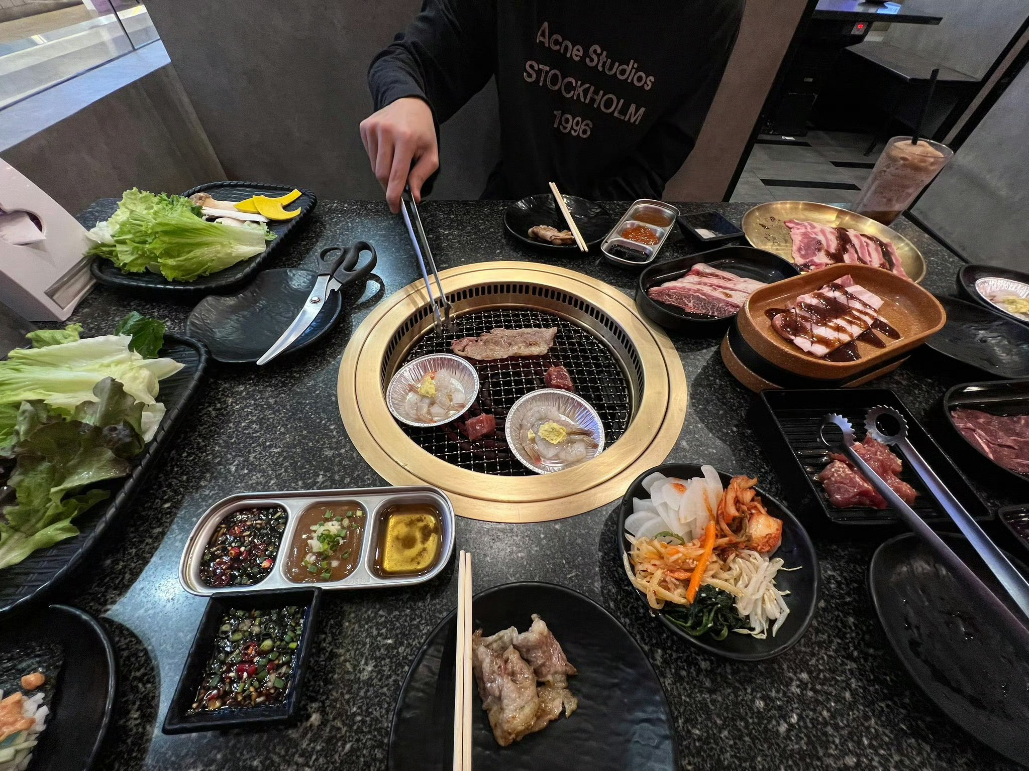 小情侣又约饭了