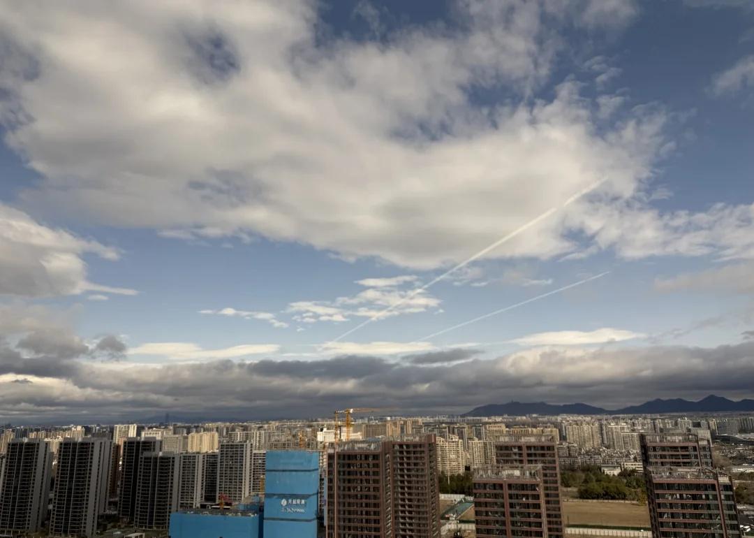 报！杭州今天的能见度超高
但是风也超级大啊啊啊啊啊善变的天气 杭州