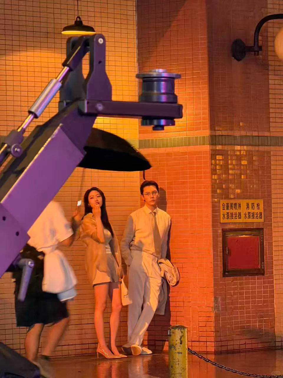 这女生好厉害，要我穿着高跟鞋，肯定笑不出来 