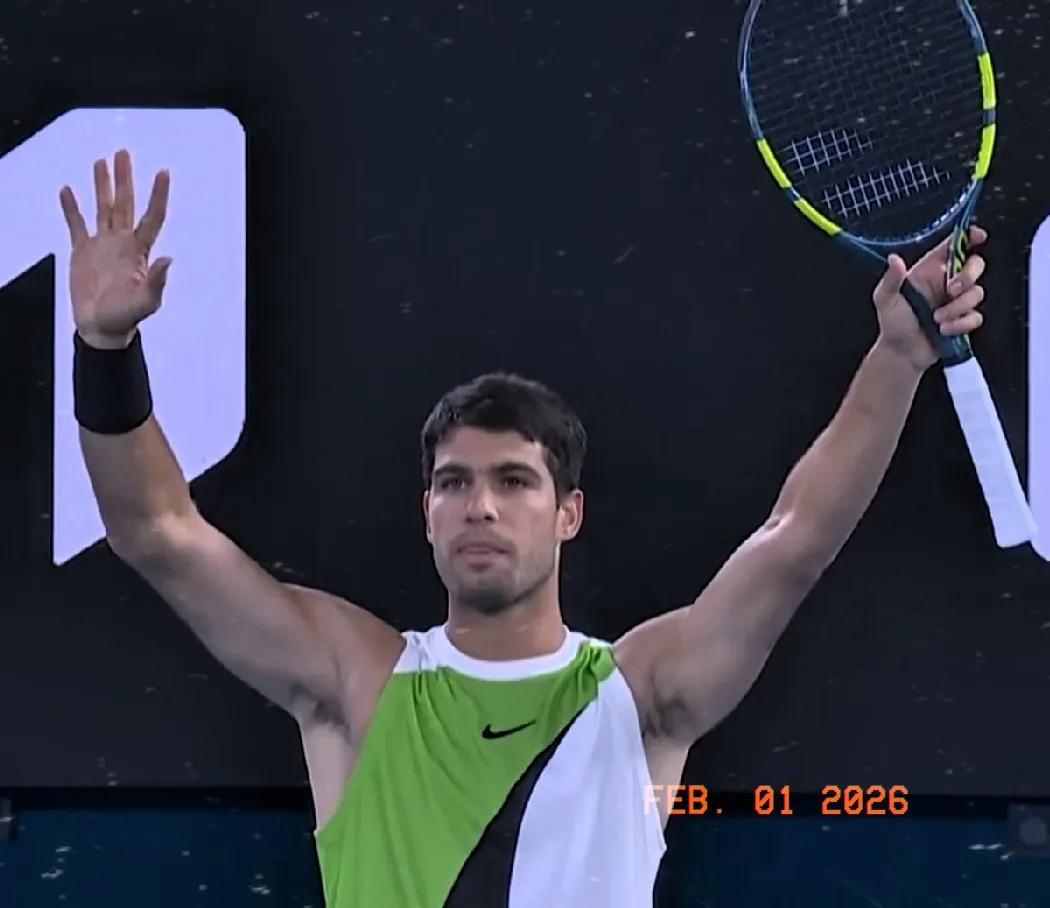 阿尔卡拉斯扳平大比分！
第二盘第7局，阿卡又在德约科维奇发球局逼出2个破发点，德