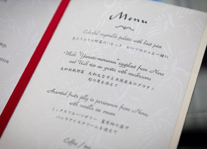 高市早苗以毒攻毒：用圆茄子招待美代表团，同时还有美国产大米！高市早苗在招待特朗普