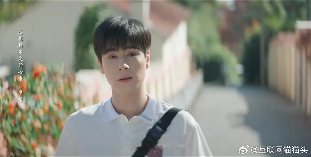 两个90🥜演的16岁高中生，谁更像？ 