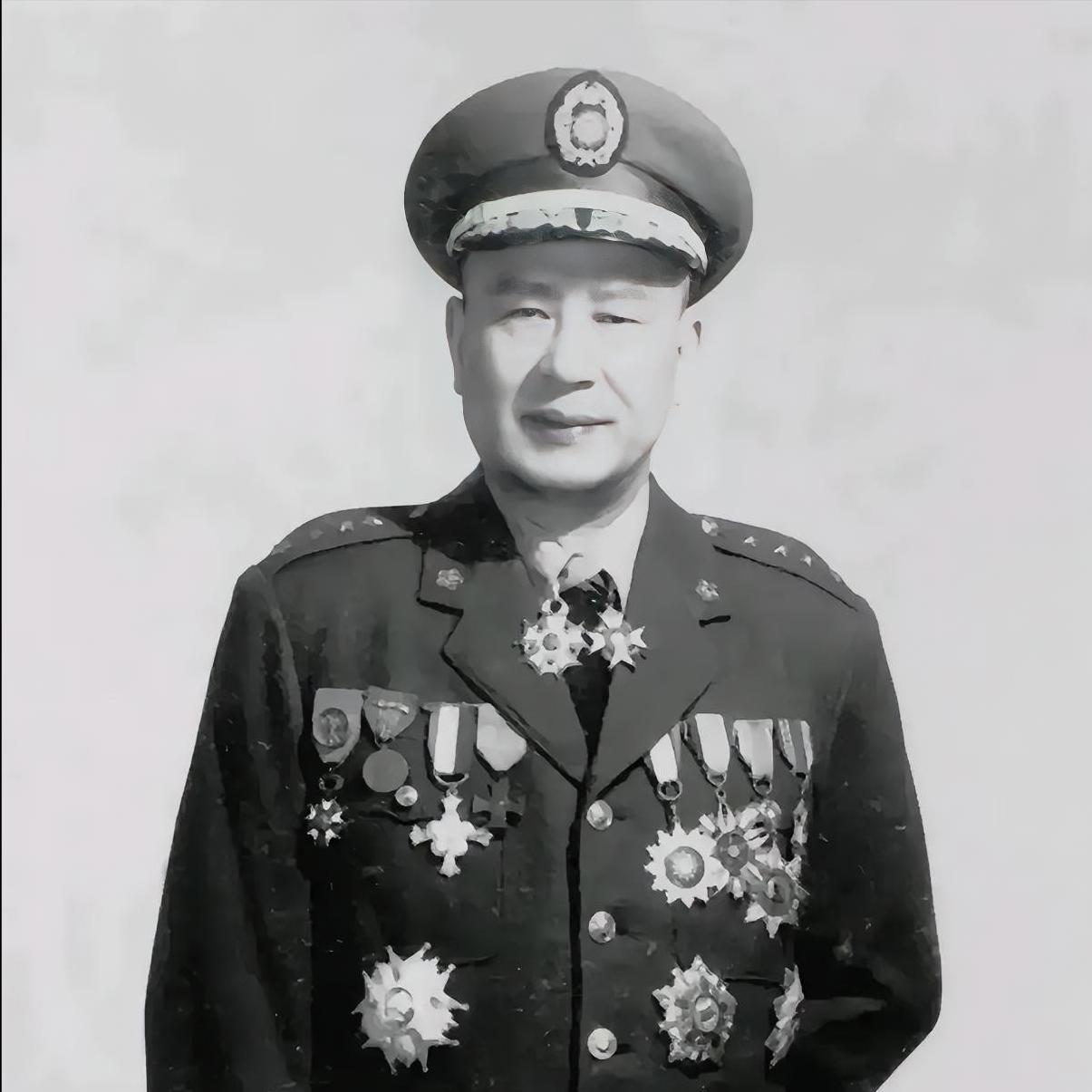 1950年，白崇禧逃到台湾后，在家闲着没事，便去拜访邻居朱怀冰，不料刚迈进大门，