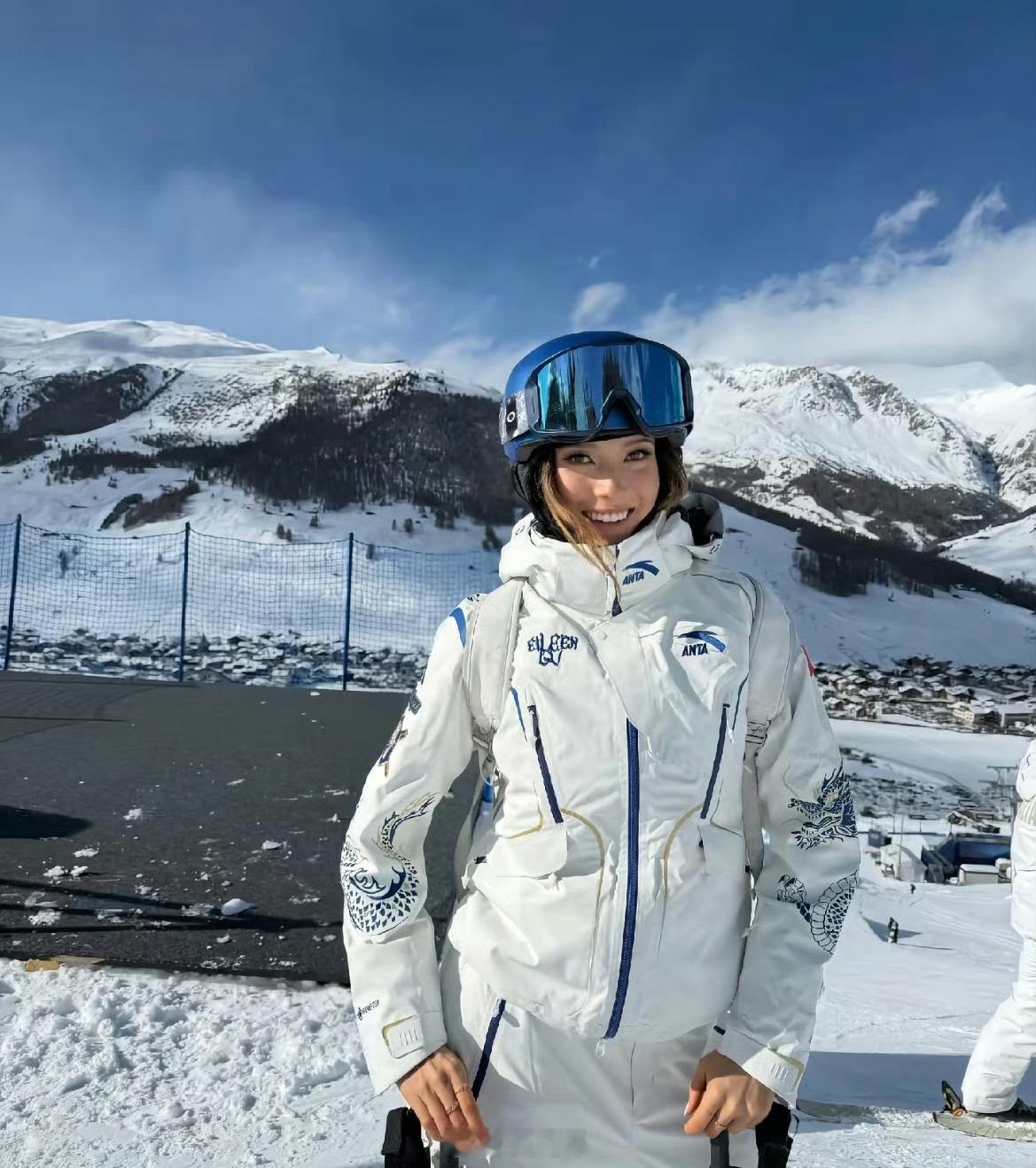 说“谷爱凌4年没训练就拿银牌”肯定不对，好比你说一个田径运动员练了4年100米，