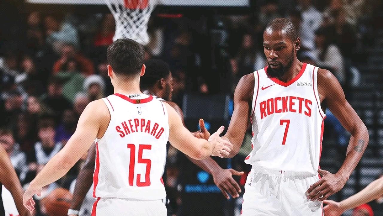 我有种感觉，申京在，杜兰特就不愿意休息。在我们的常识里会觉得，缺少了申京的时候，