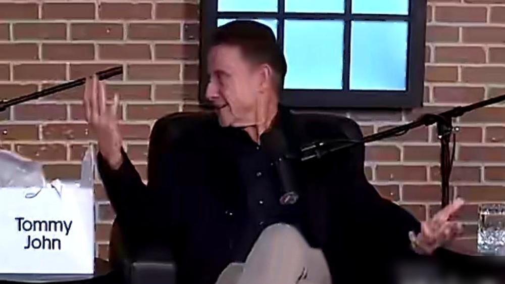 皮蒂诺把一张能兑全明星的刮刮乐拍在尼克斯管理层桌上，对方嫌纸片太薄，转身捡了个场