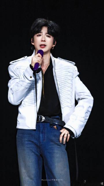 刘宇宁收官哭了 歌声连接彼此，他看见我们的不易，我们看见他的赤诚，收官落泪满是动