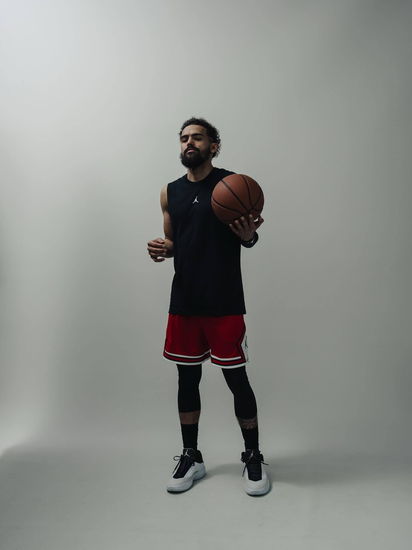 Trae Young 脚穿Air Jordan 40，你会考虑购入这双全新的AJ