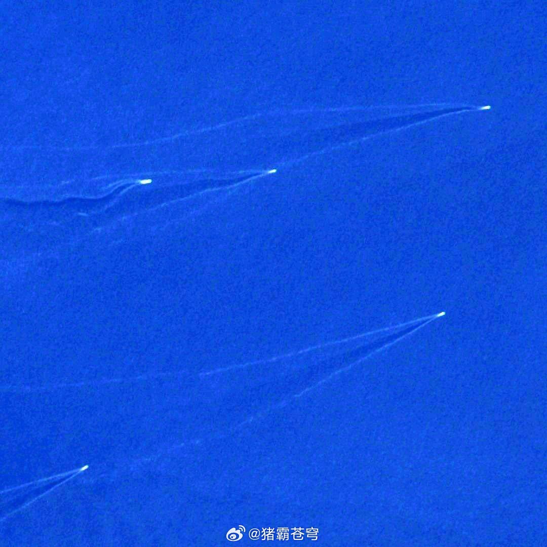 美将只剩一艘航母用于对伊朗袭击3月18日，伊朗革命卫队快艇群在霍尔木兹海峡袭击一