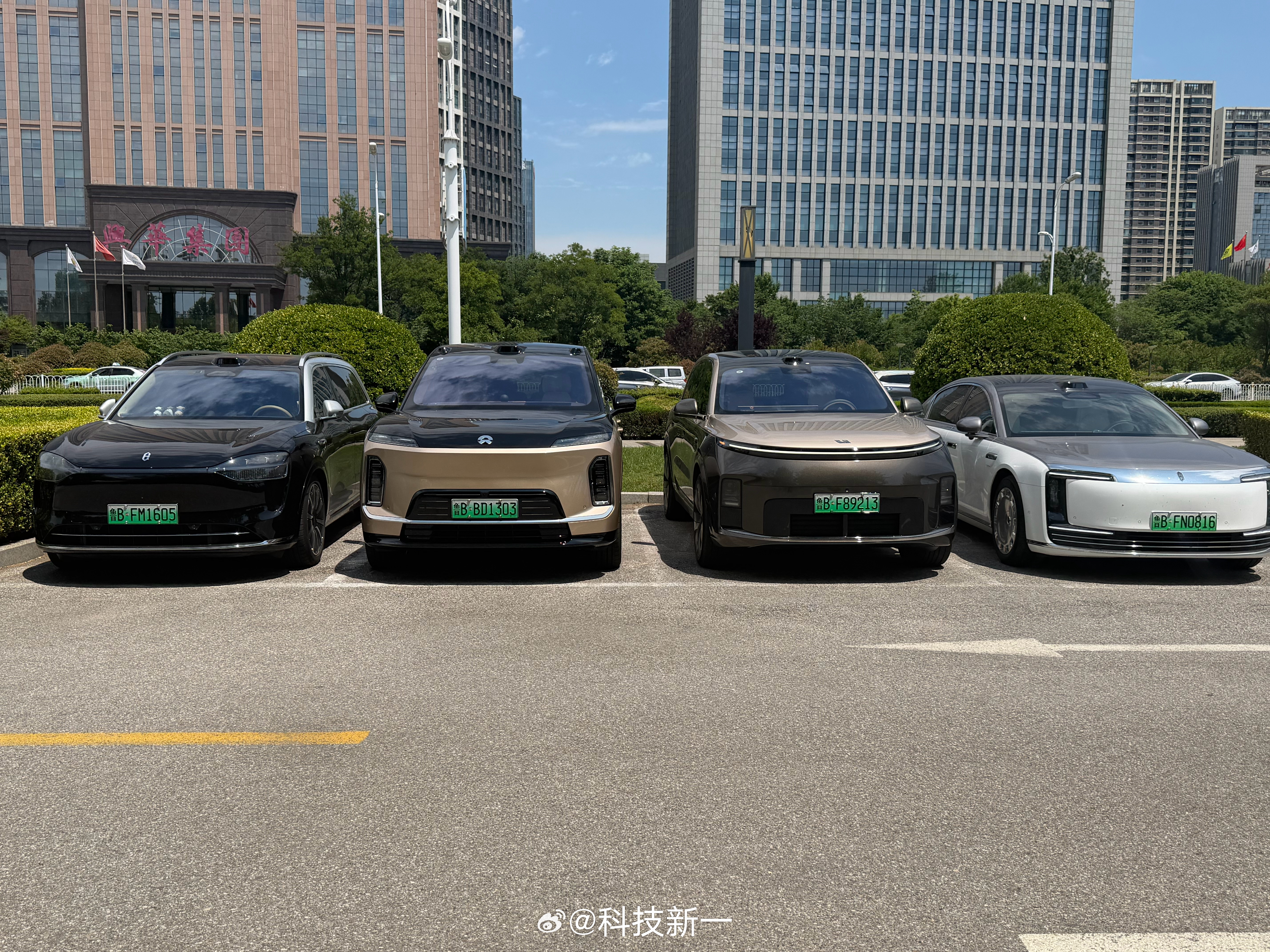 我司四辆双拼色车身的车，四选一，想要哪辆？