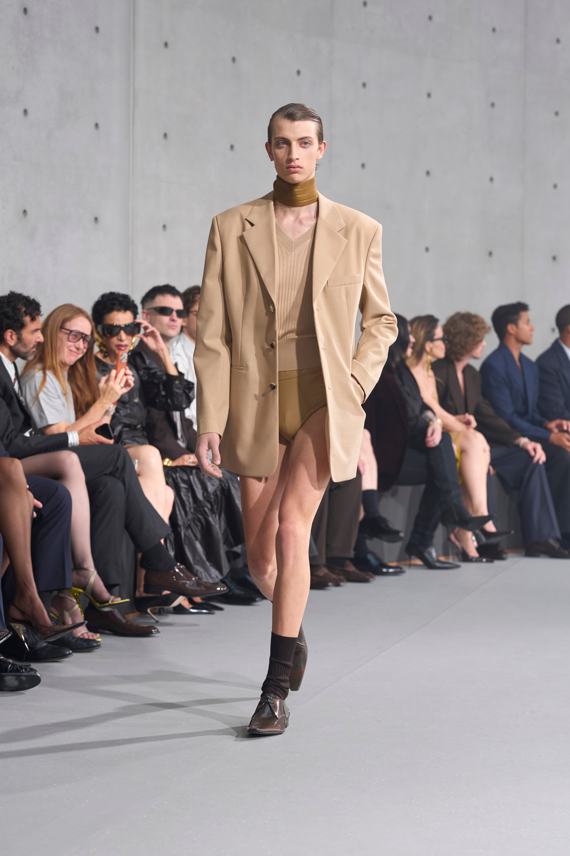 圣罗兰男装秀直击Saint Laurent Spring 2027 Menswe