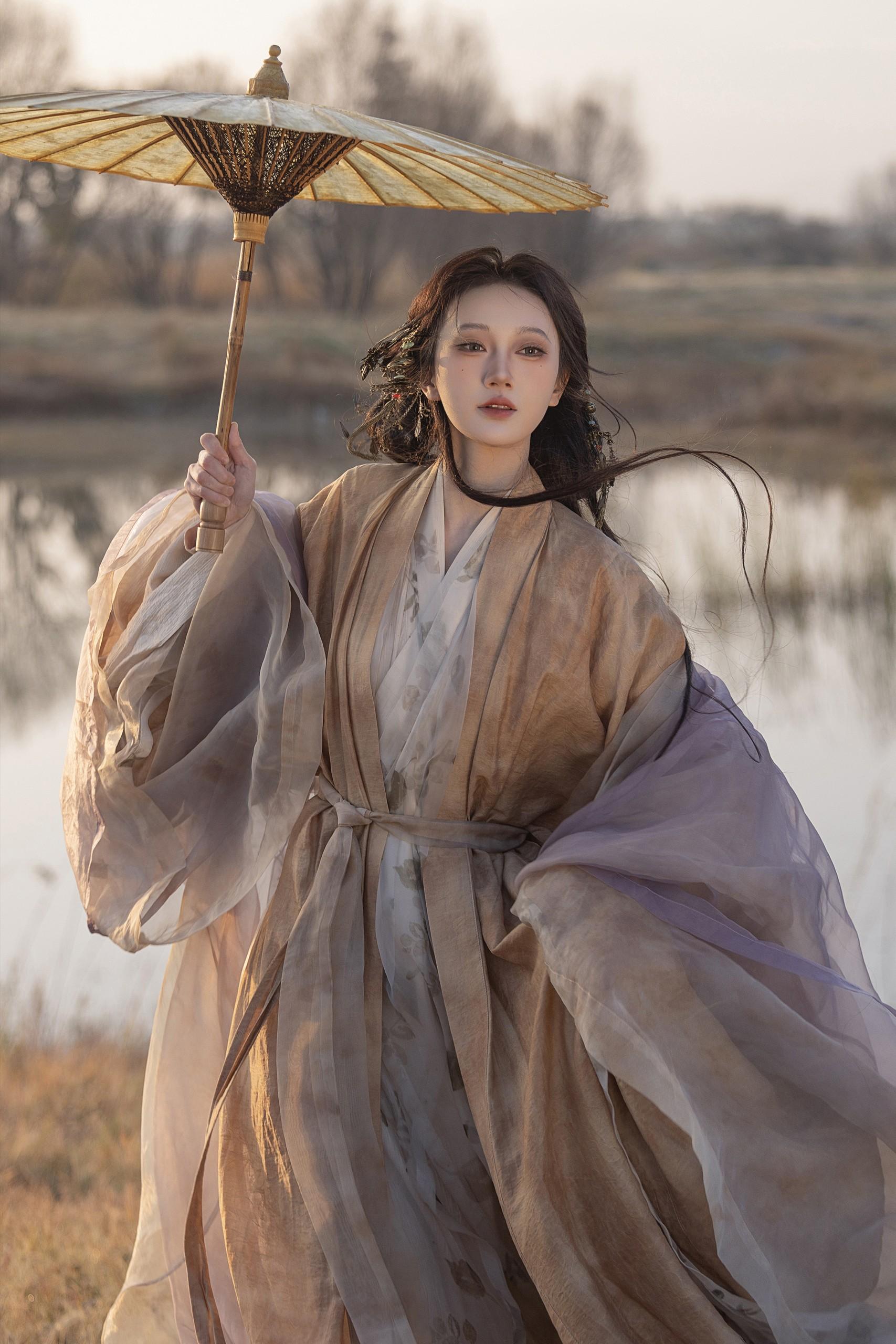 ‘ 那天、我误入她的梦境 ’。