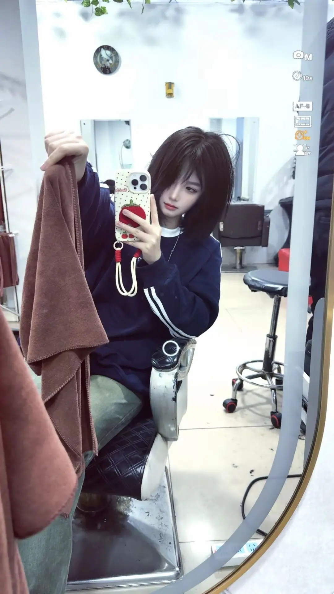 洗个头吗靓仔。无良理发师