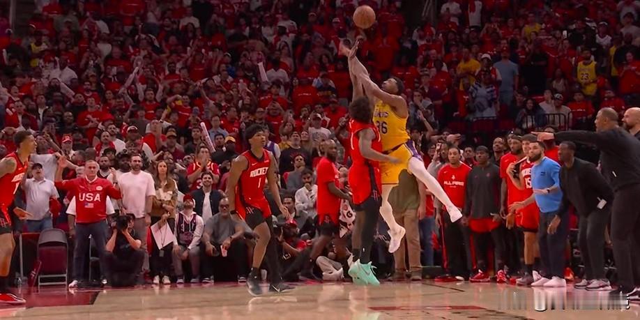 我知道你要的是这场比赛的微头条。这最后12秒的剧本，看多少遍都觉得离谱。


1