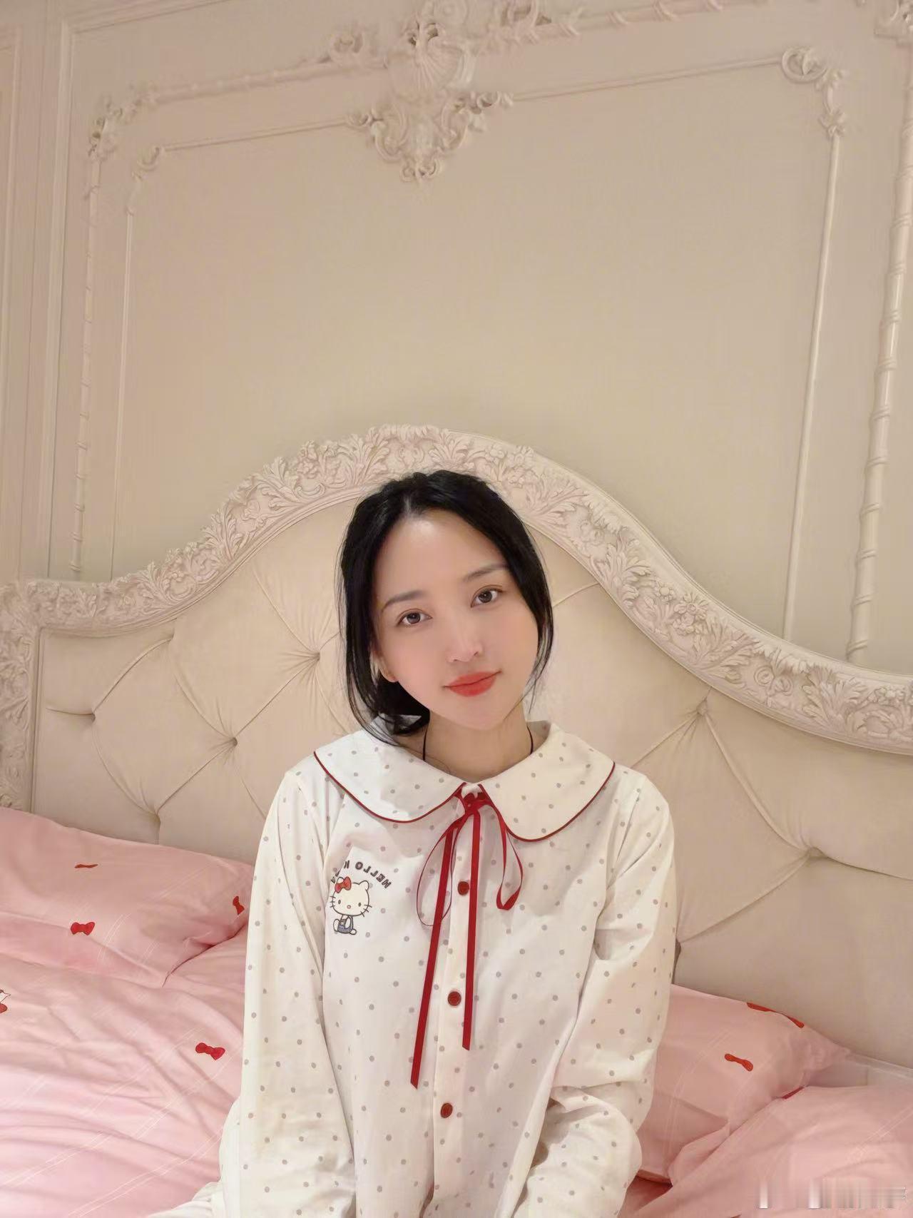 金莎媒体发布会孕相妻子的浪漫旅行看多了娱乐圈的刻意营业，反倒觉得两人这份真实很难