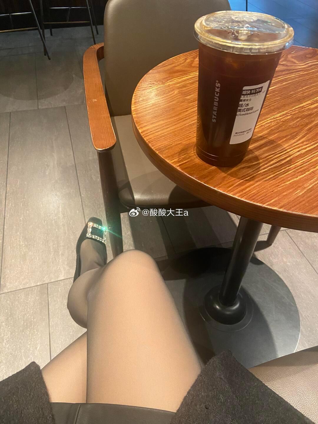 星巴克中国卖掉了自从有了瑞幸 星巴克喝的就少了 不是星巴克喝不起 而是瑞幸更有性