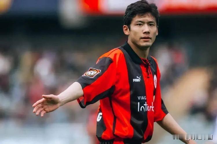 1992年，18岁的杨晨凭借出色表现从三队直接进入一队，并参加了1993年的全国