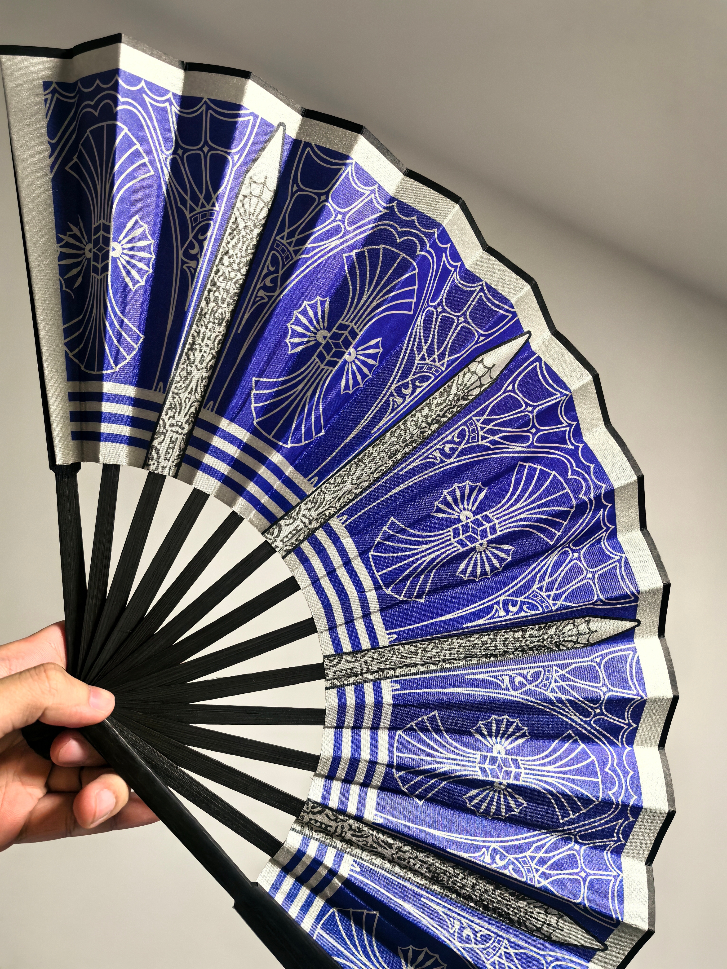 感动，谢谢官方的《真人快打2》主题T恤&袖套&扇子&眼镜盒&吧唧。 