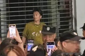 10月6日至7日，谢霆锋重庆演唱会在奥体中心体育场火热开唱。现场却出现了一个意想