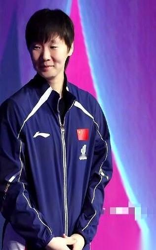 澳门世界杯，王曼昱打得最狠的一场球，不是决赛。
是那场硬生生打了80多分钟，把以