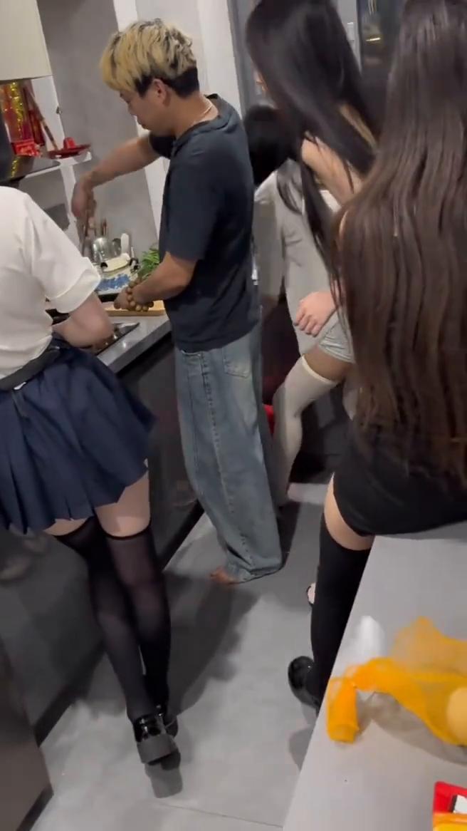 翻身就两条路，一个是干，一个是学。不会就学，有想法就干。要么成功，要么成长。我们