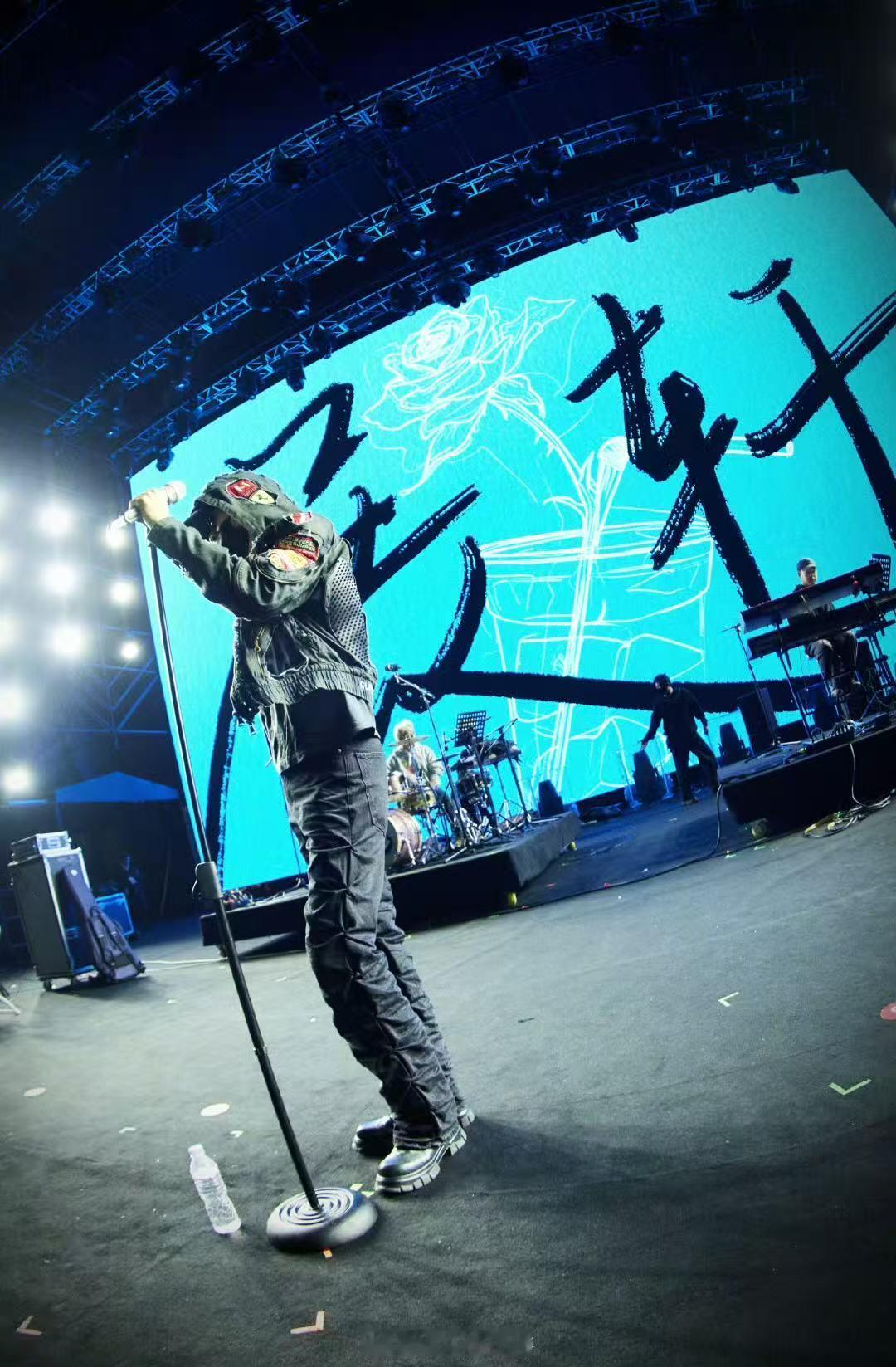 展轩音乐节彩排图有啦～期待他的舞台！ 