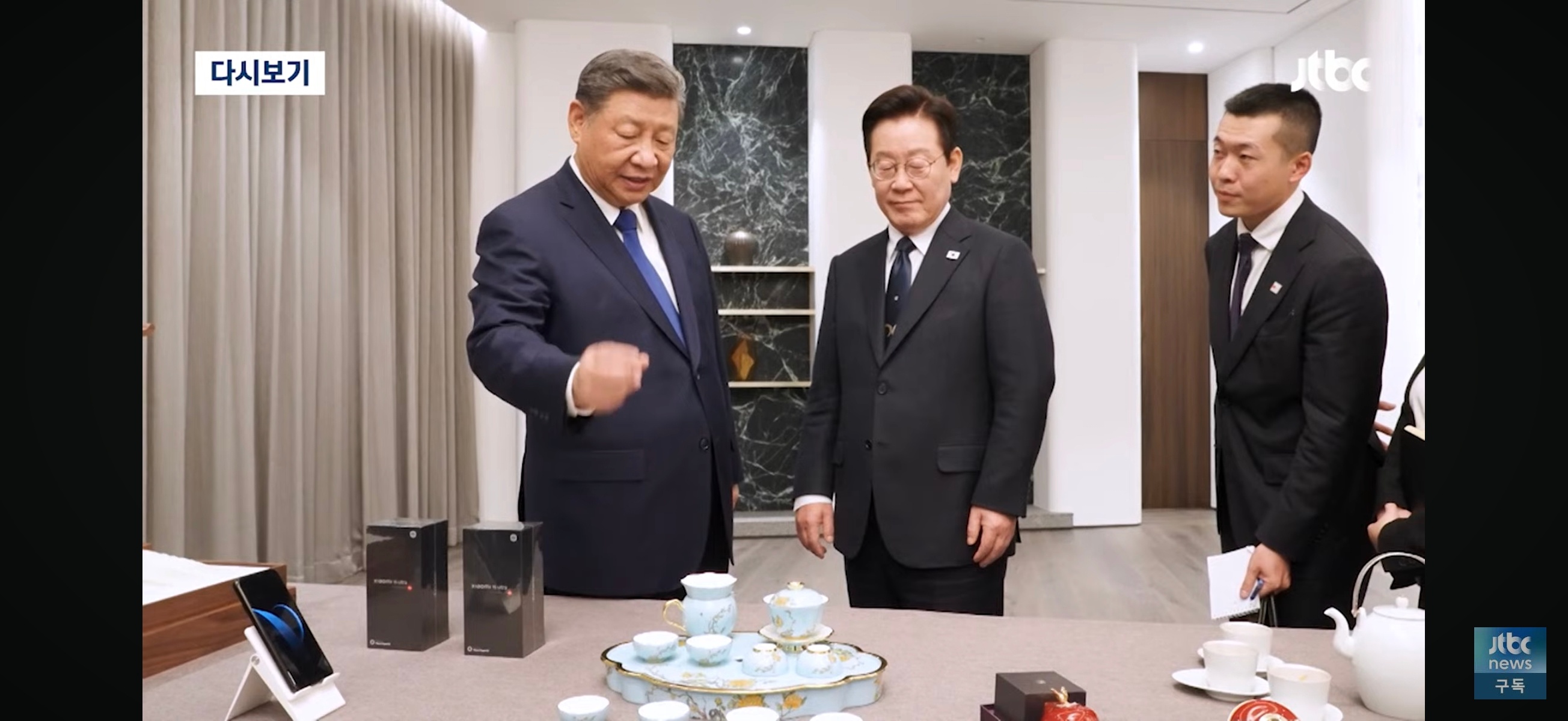 小米作为国礼赠送，可见小米15 Ultra的机圈实力，都是拿得出手、值得骄傲的产