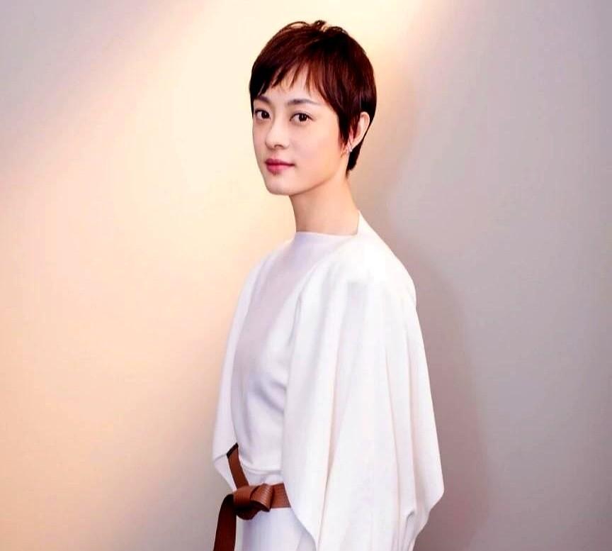 主持人问孙俪:“你这辈子做得最正确的一件事是什么？”

孙俪回应是生孩子，她生孩