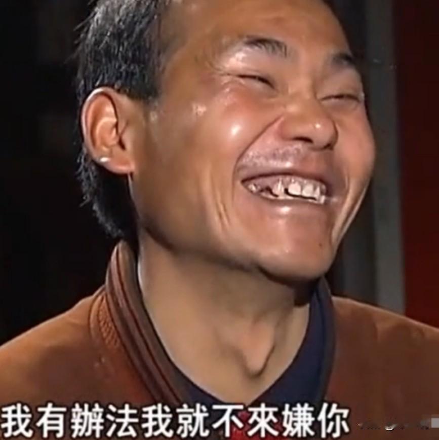 2012年，在山村执教22年的优秀教师，在亲吻精神疾病的妻子后，执意离家流浪街头