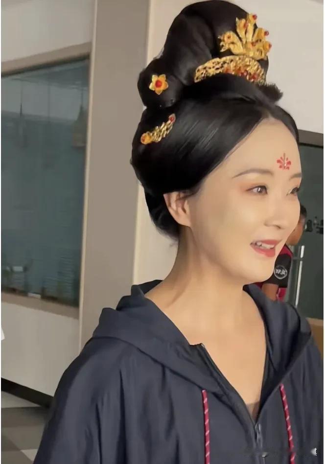 昨天，看到了一则“晴格格”王艳的古装造型，应该是拍摄电视剧结束或者杀青了。

她