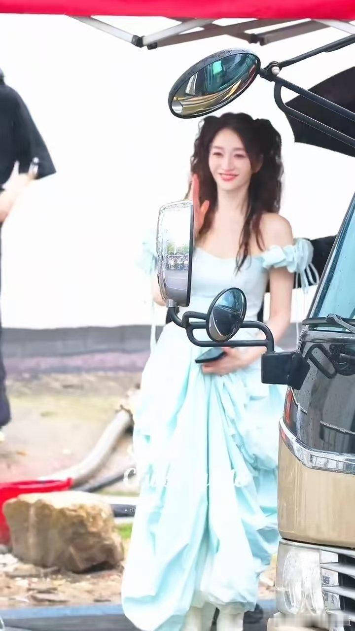 李小冉浪姐一公造型李小冉一公造型 李小冉浪姐一公直播造型，好漂亮！！ 