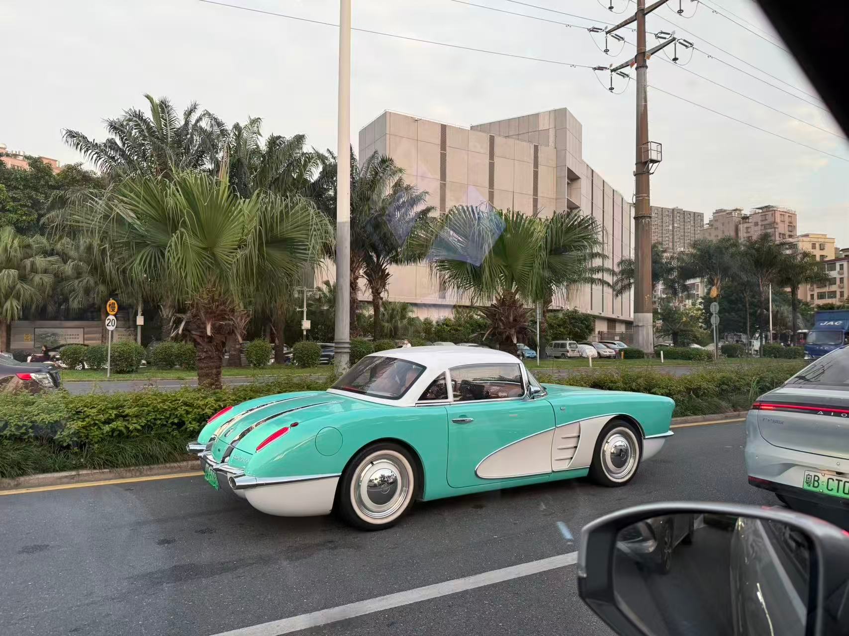 第一次看到路上跑的 ​​​