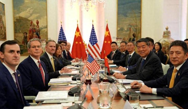 说到底，中国敢跟美国刚，就是因为中方知道：特朗普手上没什么牌可打了。果然不出咱所