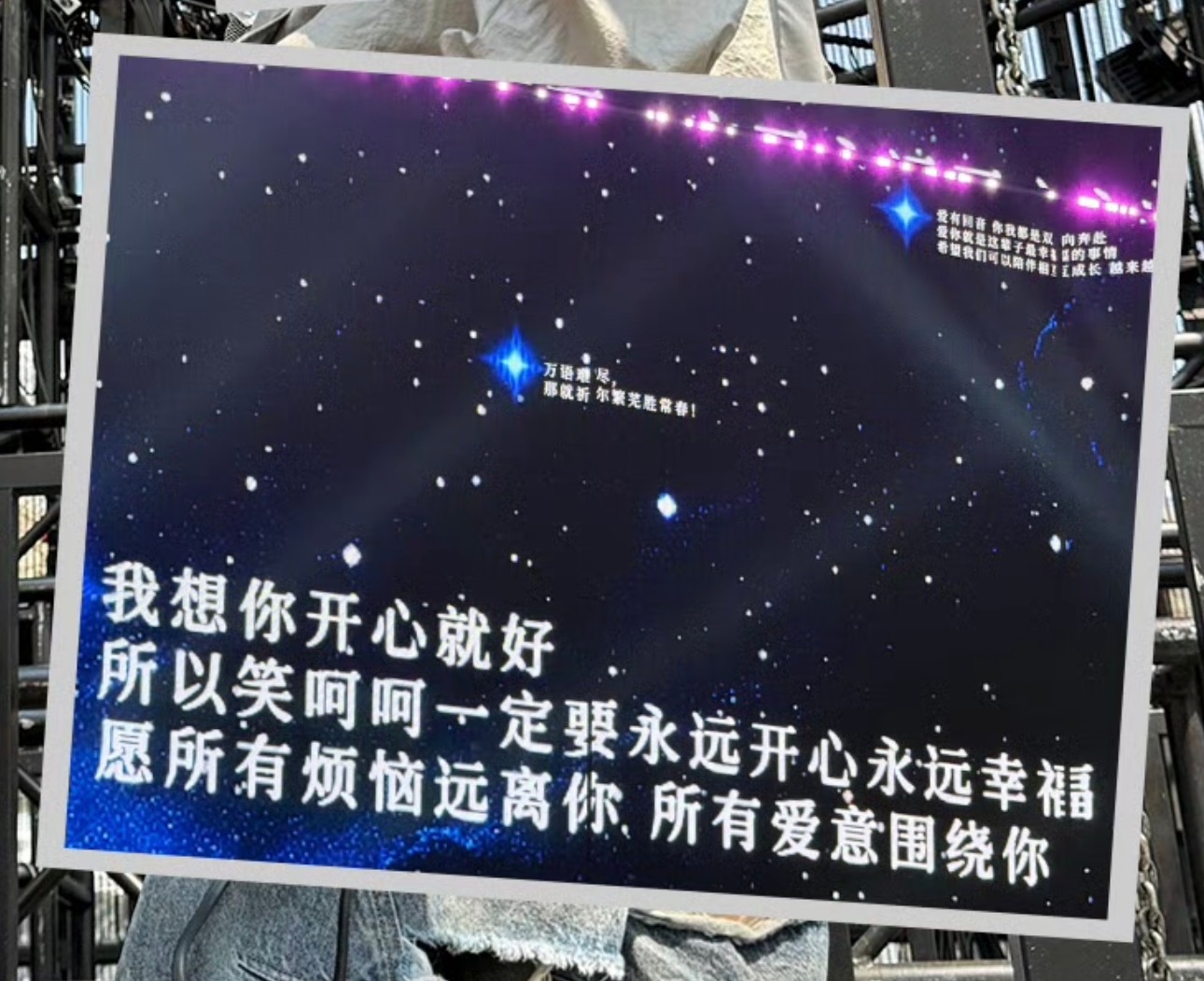 我一想到小贺贺知道大家叫他笑呵呵就被萌的受不了… 