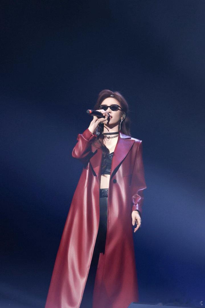 张月完全女团味儿张月生日会看得我羡慕哭了！又认真又用心女团味儿十足，现场氛围太幸