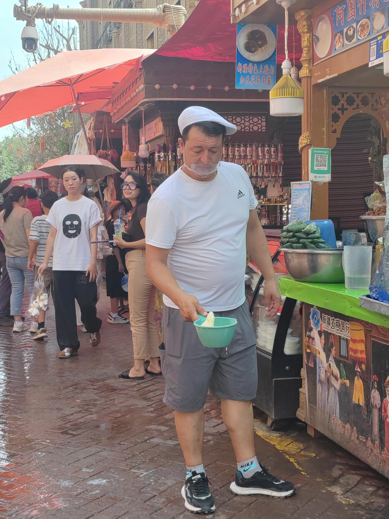 必须会啊！喀什古城的美食简直是吃货的天堂。就说缸子肉，鲜嫩的羊肉在缸子里炖煮得恰