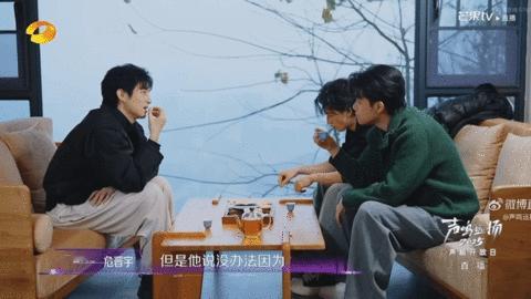 危晋宇谈节目队友互投声鸣远扬危晋宇聊队友互投时的发言特别圈粉，既考虑到队友情谊，