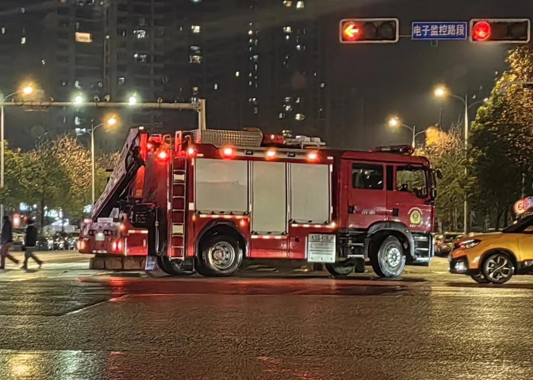 【投稿】消防 [湘X]
湖南株洲消防救援支队 职教城-02
投稿来自：@小红薯6