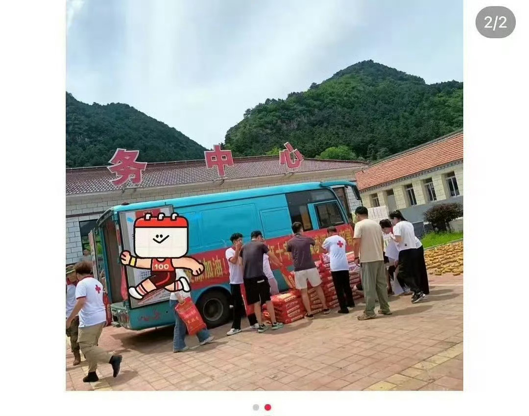 于适捐赠物资驰援辽宁，于适妈妈还在现场发物资
