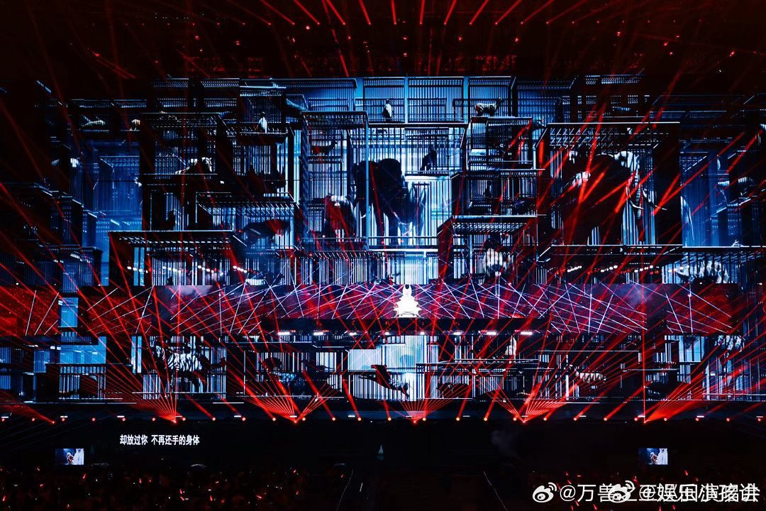 薛之谦四面台舞美要考博嘛 薛之谦“万兽之王”舞美太能打！四面台光效变百种形状，流