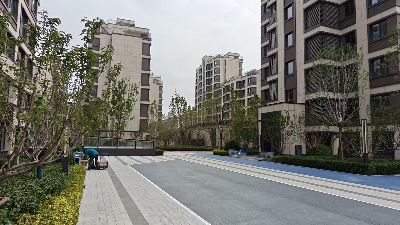 这是我人生中的第5套房子，也是目前买的最贵的一套，总体还算满意的。
有一个看风水