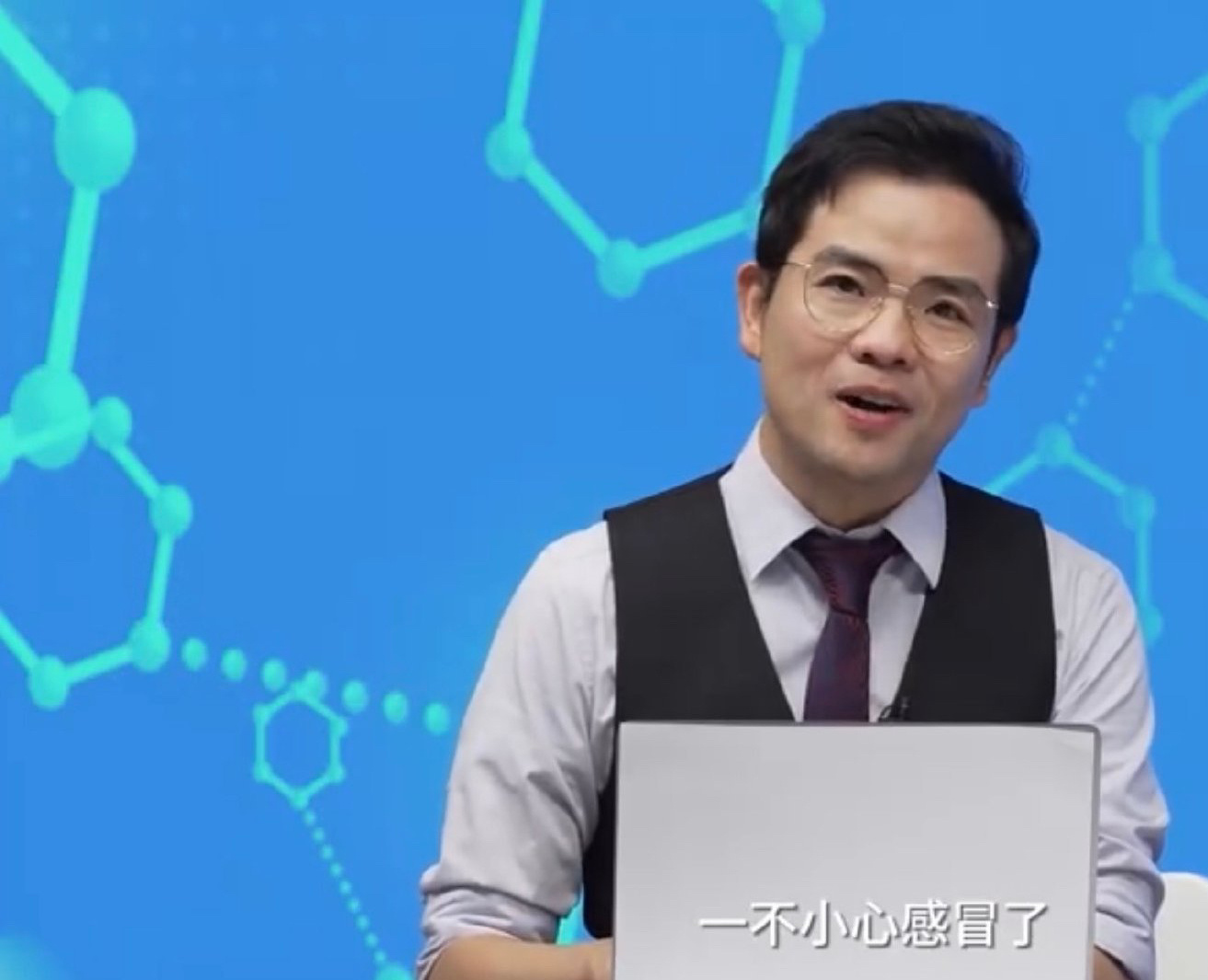 #流感高发季防治要先行#流感高发季，一定要做好流感防治，日常做好预防，患流感要及