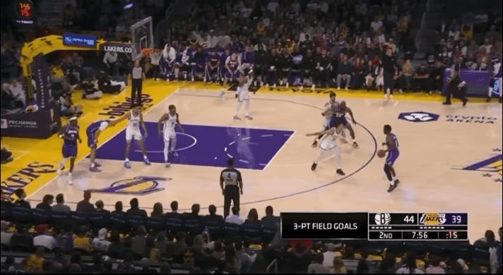 3月28日，NBA常规赛迎来历史性时刻。在湖人主场迎战篮网的比赛中，勒布朗·詹姆