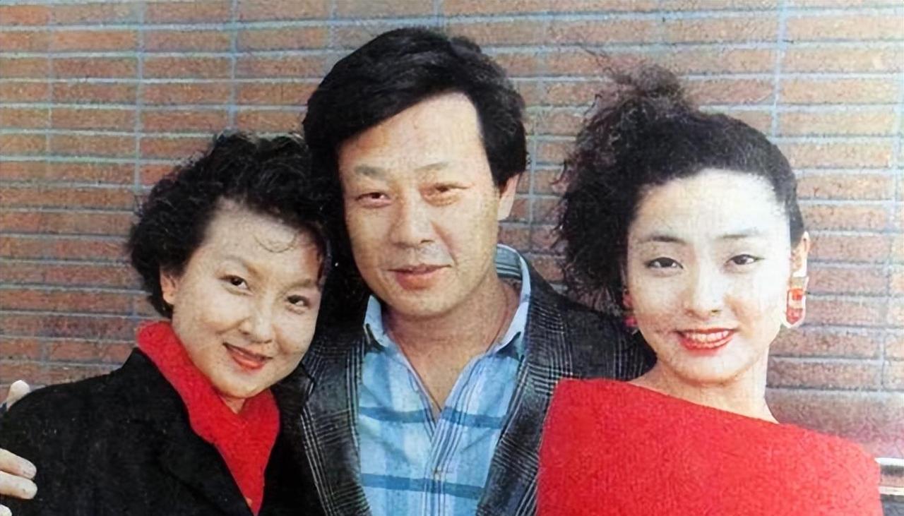 1996年，寇世勋把许黎丹带回家，对妻子说：“现在我离不开她，咱俩要么离婚，要么