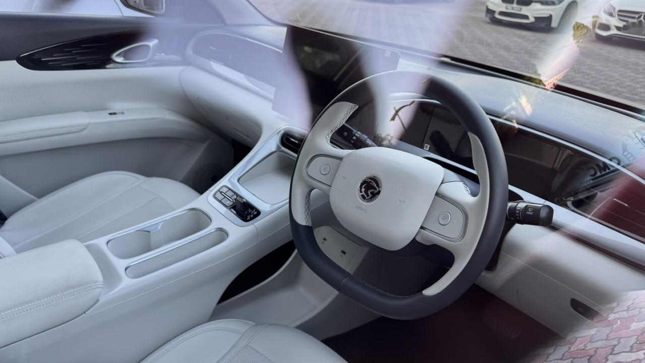 由于有马来西亚国民品牌Proton宝腾罩着
吉利引进新车的成功率是非常高
银河E