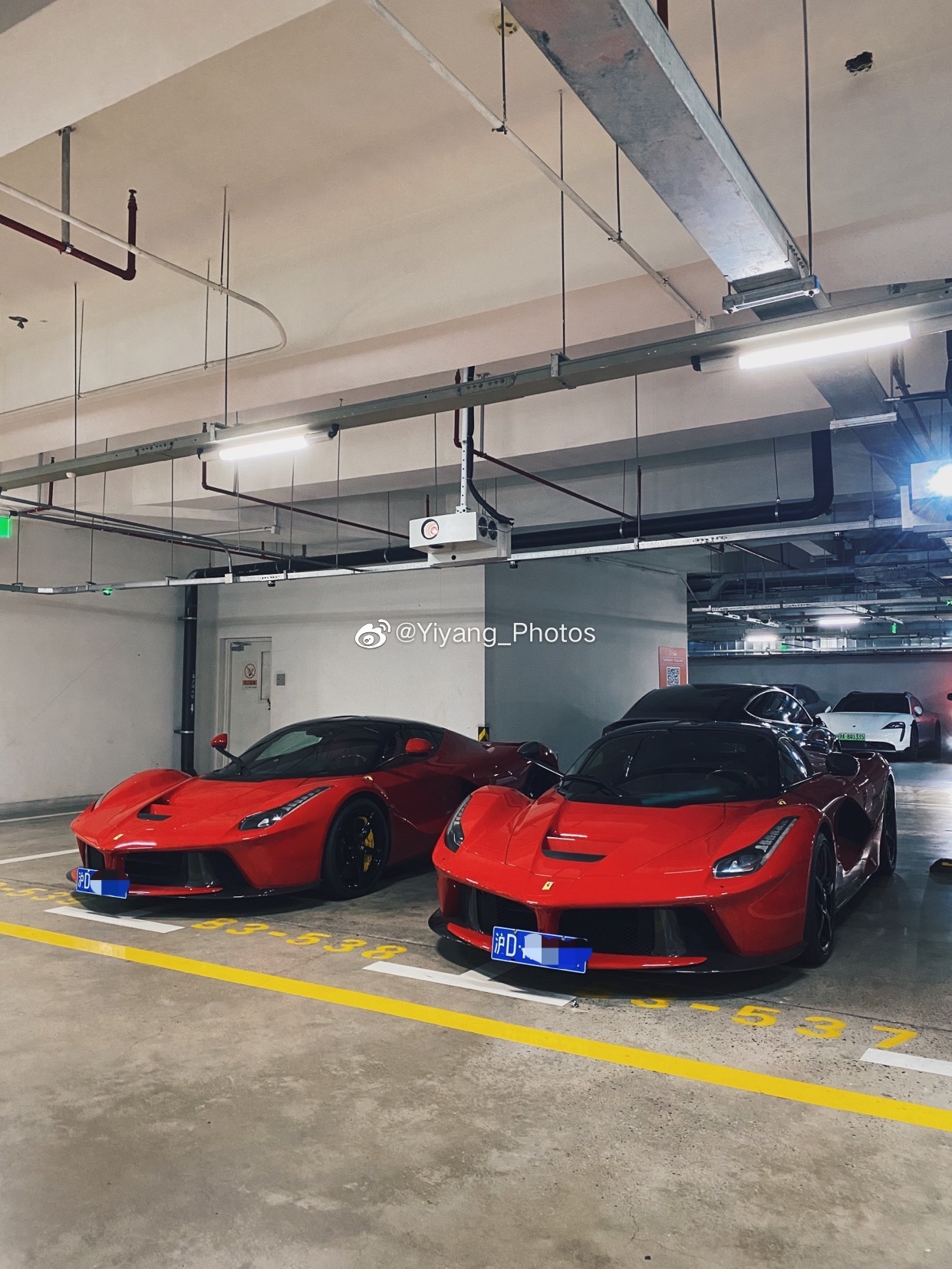 又到了最近遇到的一些车系列时间, 前几天出现的两台LaFerrari让我想到了十