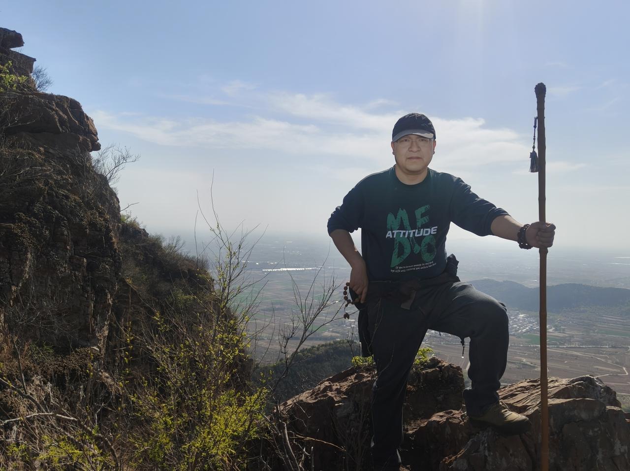 心心念念的东古爬山，今天一个老男人去了，走了西上东下的大圈，遇到了一个同样兴趣爱